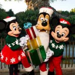 Merry Christmas from Military Disney Tips. Image (C) Disney