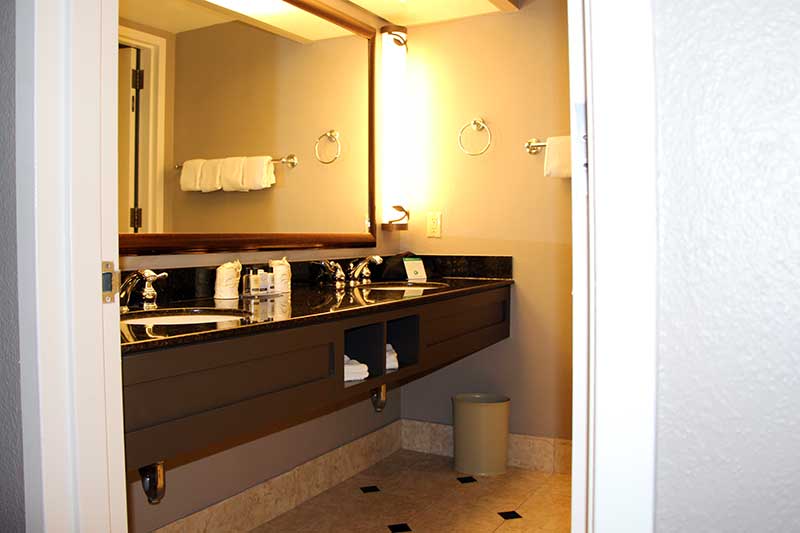 Shades of Green, Disney World's Military Only Resort recently re-modeled their Magnolia Wing rooms. Here's a look Inside one.