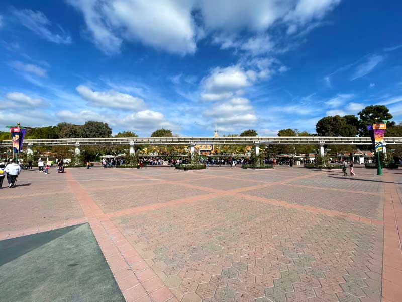 Disneyland Resort Esplanade between the Theme Parks